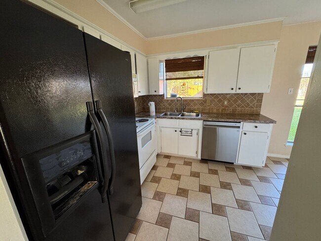 Building Photo - Beautiful 3 Bedroom Home in South Bossier