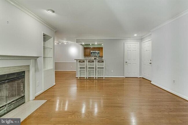 Building Photo - 7718 Lafayette Forest Dr