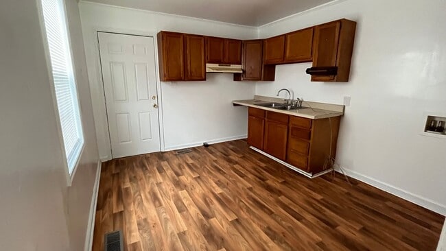 Building Photo - 2221 Briarfield Rd