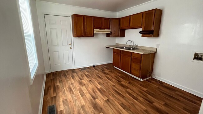 Foto del edificio - 2221 Briarfield Rd