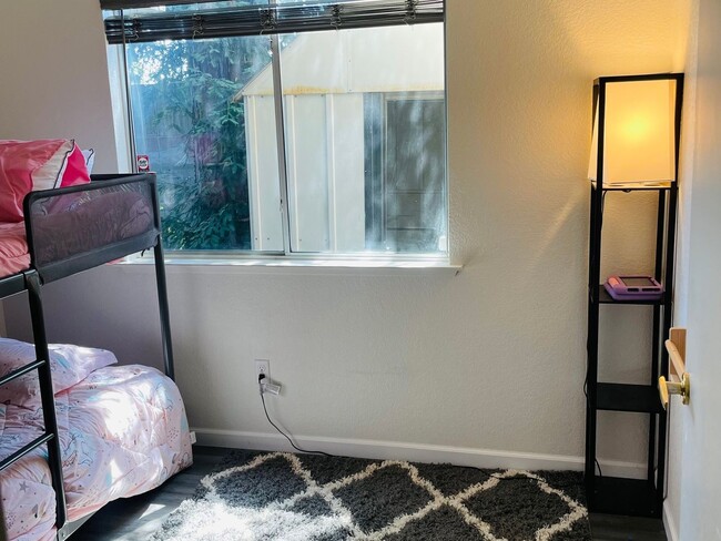 Building Photo - 3 Bedroom Single Family Home in Sacramento