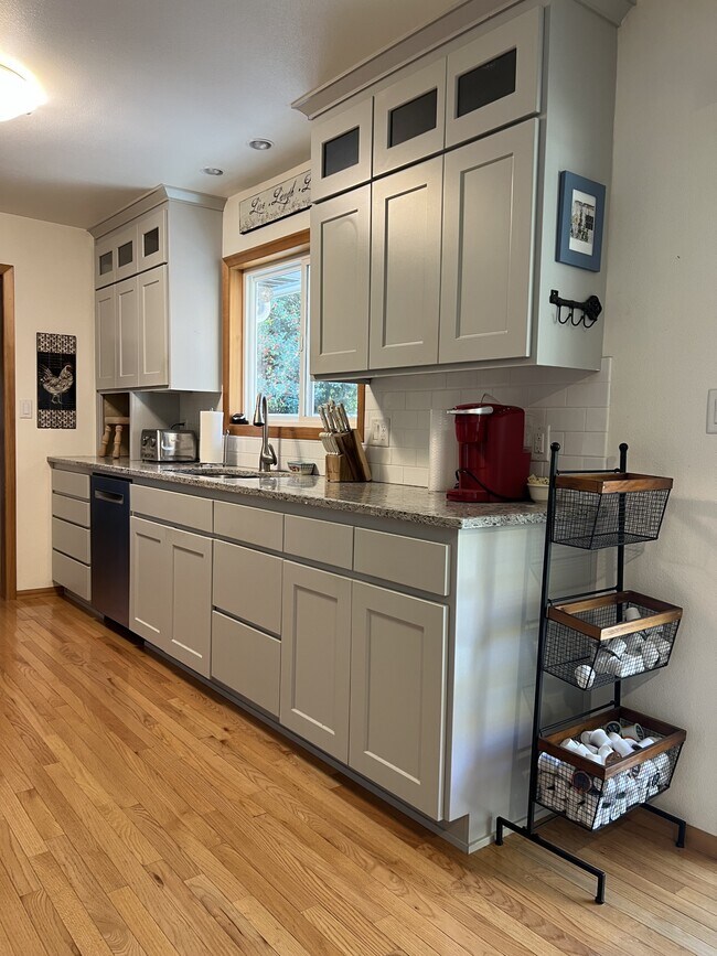 Building Photo - 820 Takena St SW