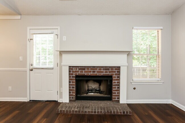 Building Photo - 429 Village Cir