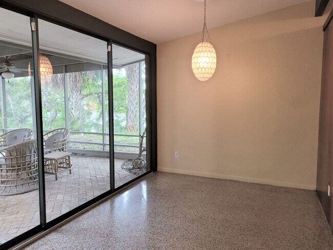 Building Photo - Mid Centry Modern Home with In-Law on Tran...