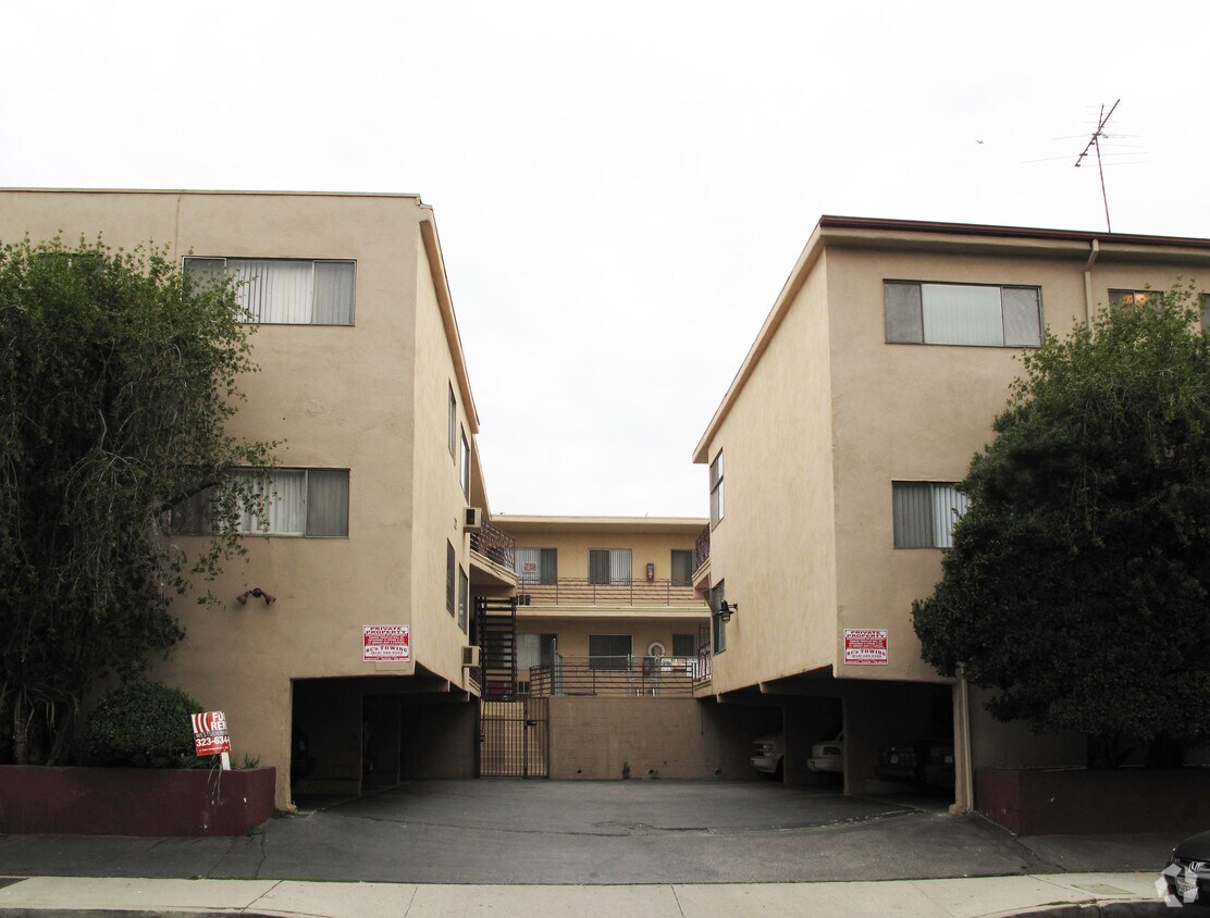 Building Photo - 12344 Burbank Blvd