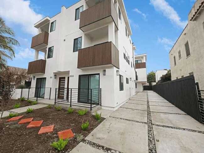 Building Photo - 806 N Cherokee Ave