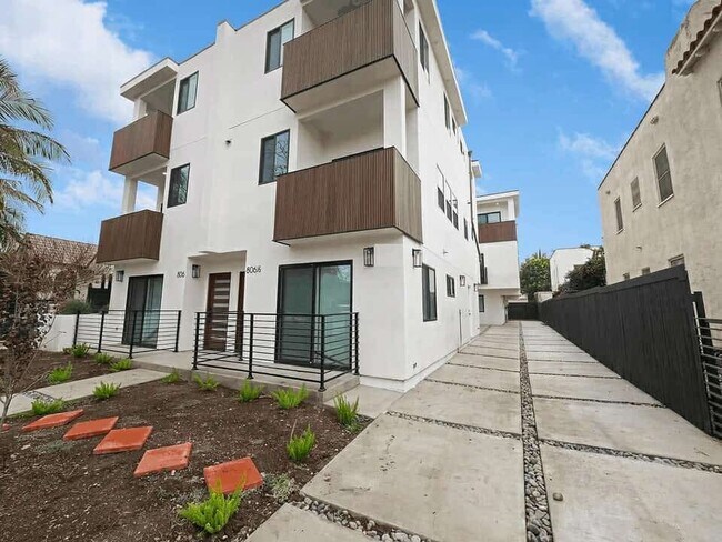 Foto del edificio - 806 N Cherokee Ave