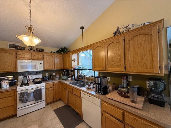 Building Photo - Spacious 5 Bedroom Home in Andover | Finished Walkout | 3-Car Garage