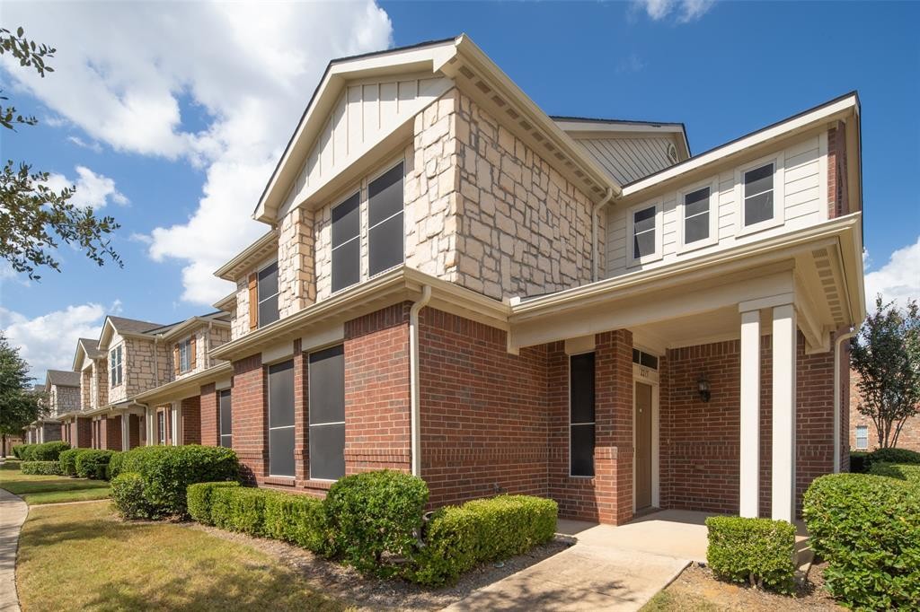 Primary Photo - 2215 Canterbury Park Dr