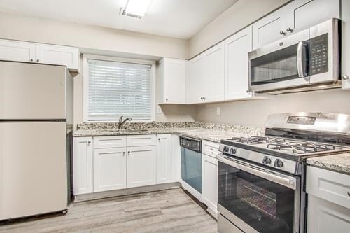 Building Photo - 2858 Catalina Dr