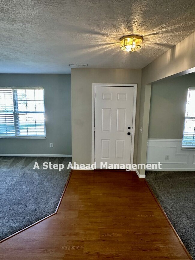Foto del edificio - 6527 Hunters Ridge-4 bed/2.5 Bath in Zions...