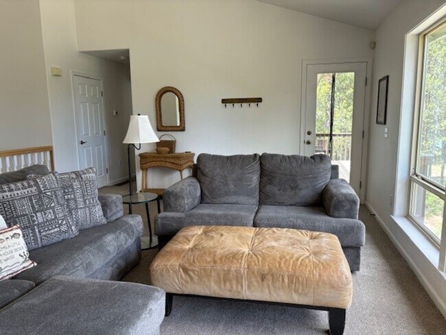 Foto del edificio - Furnished Seasonal Rental Through May 31, ...