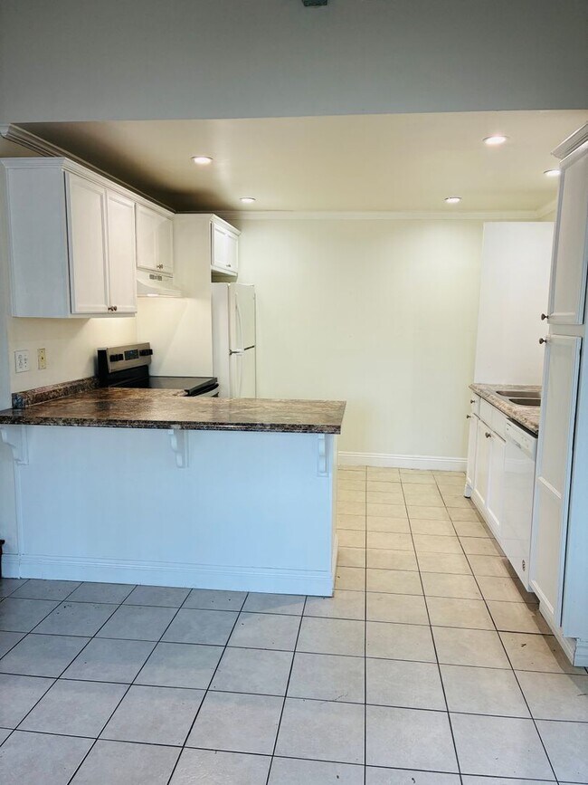 Foto del edificio - BEAUTIFUL 3 BEDROOM/ 2 BATH- ONE TIME RENTAL