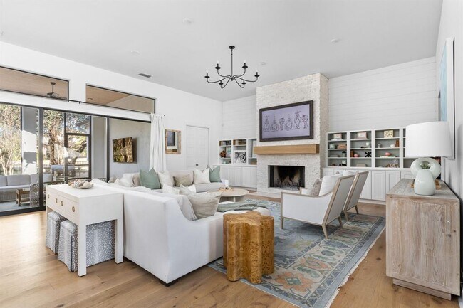Building Photo - 613 Golden Bear Dr