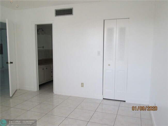 Foto del edificio - 6300 NW 62nd St