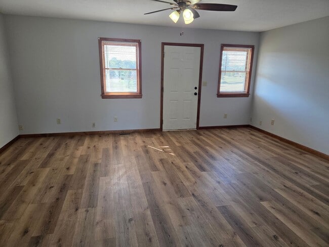 Building Photo - 3 Bedroom, 2 Bathroom House for Rent