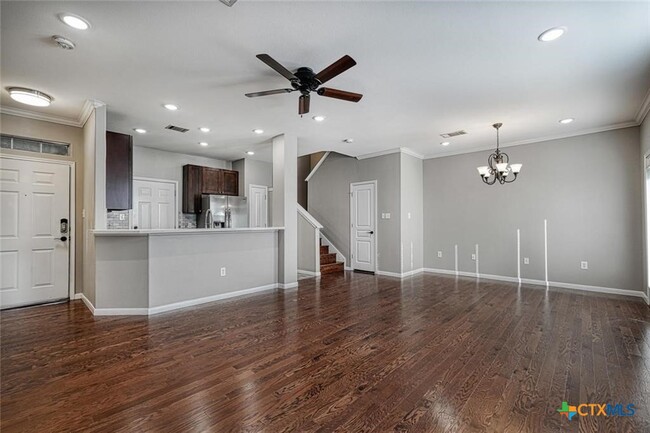 Foto del edificio - 3300 Forest Creek Dr