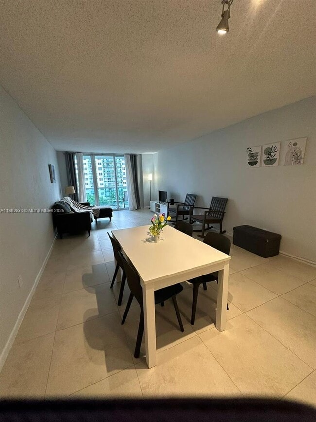 Foto del edificio - 19380 Collins Ave