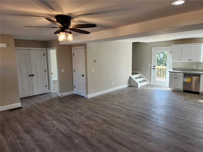 Foto del edificio - 240 Grand Oak Ln