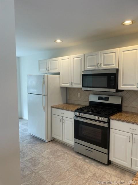 Building Photo - 1002 Larson Dr