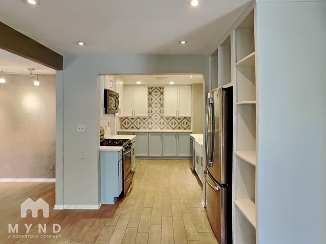 Building Photo - 3120 Skyland Dr NE