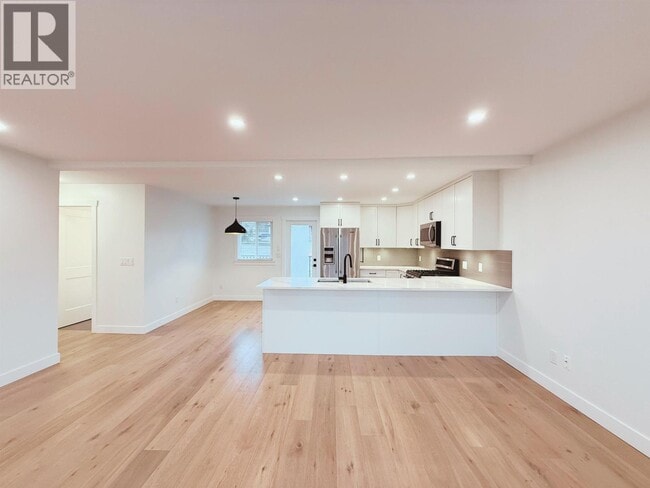 Building Photo - 1967 Dorset Ave