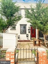 Building Photo - 1738 Gales St NE