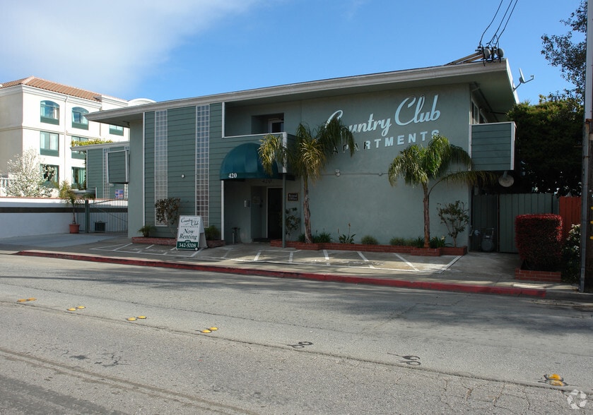 Country Club Apartments