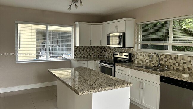 Foto del edificio - 2771 NW 11th Ct