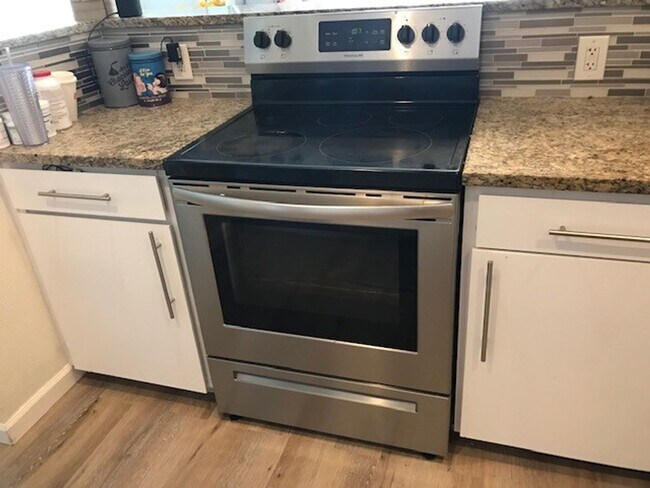 Foto del edificio - Remodeled Springwood Unit- 2 Bedrooms 1 Ba...