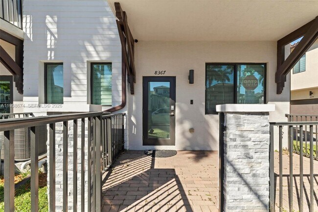 Foto del edificio - 8367 Central Park Blvd