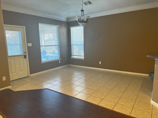 Foto del edificio - 6454 Applewood Forest Dr