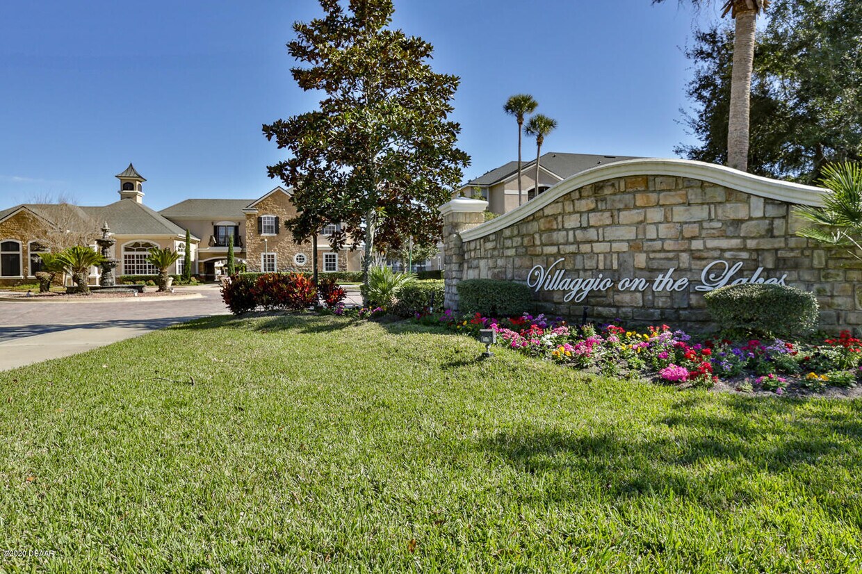 Foto principal - 940 Village Trail