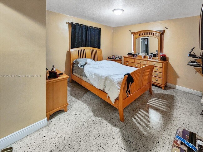 Foto del edificio - 75 NW 73rd Pl