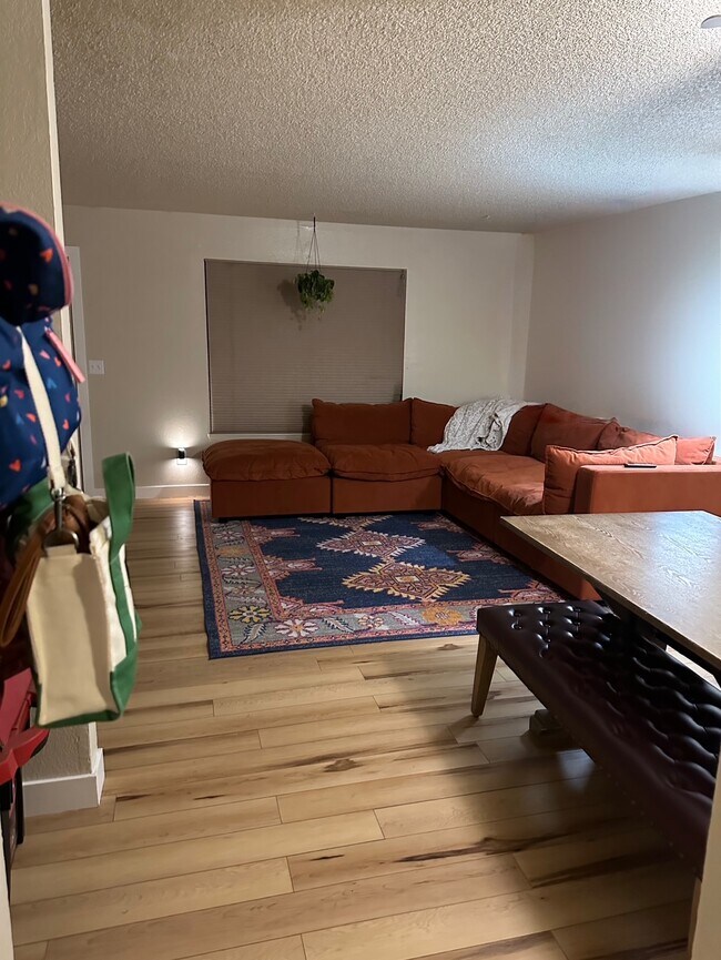 Foto del edificio - 631 Highline Dr