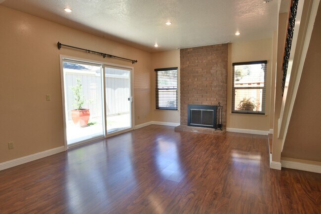 Foto del edificio - Well Appointed Remodeled 3 Bedroom 2 Bath ...