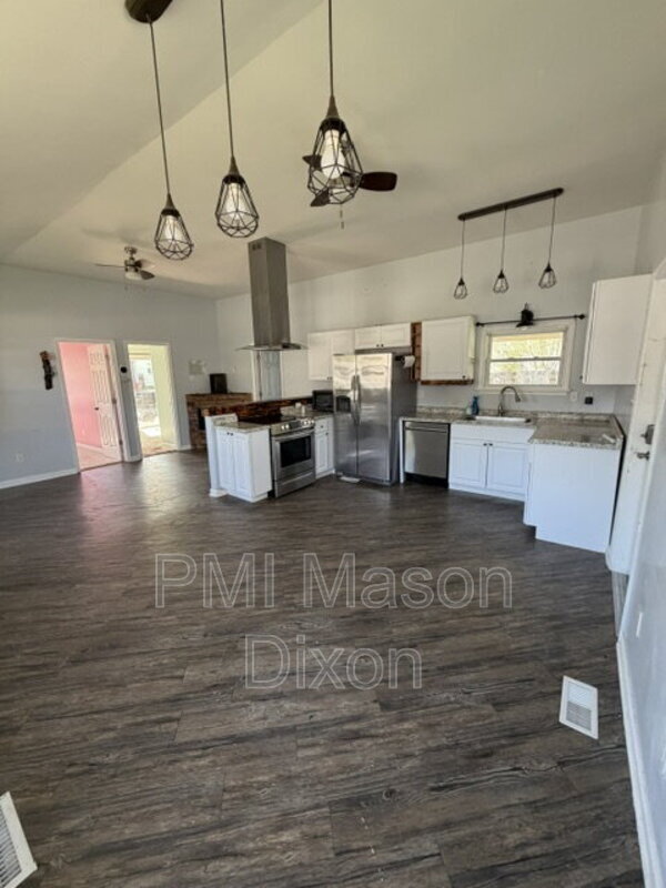 Foto del edificio - 7810 East Road