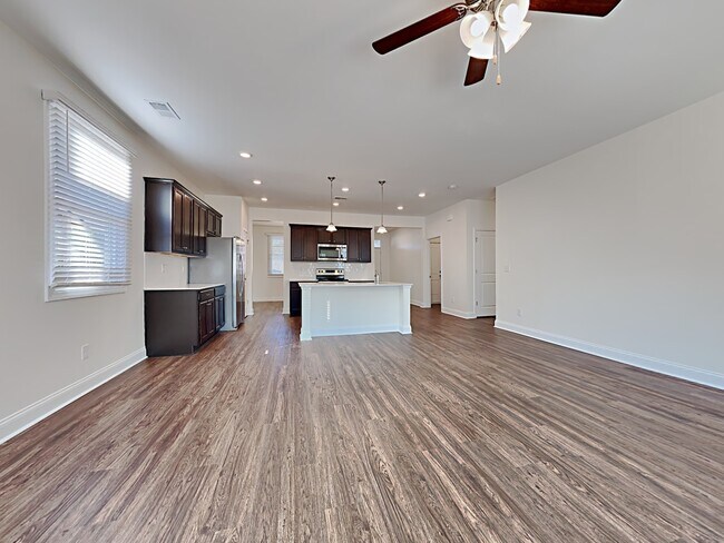 Building Photo - 118 Thatchet Drive