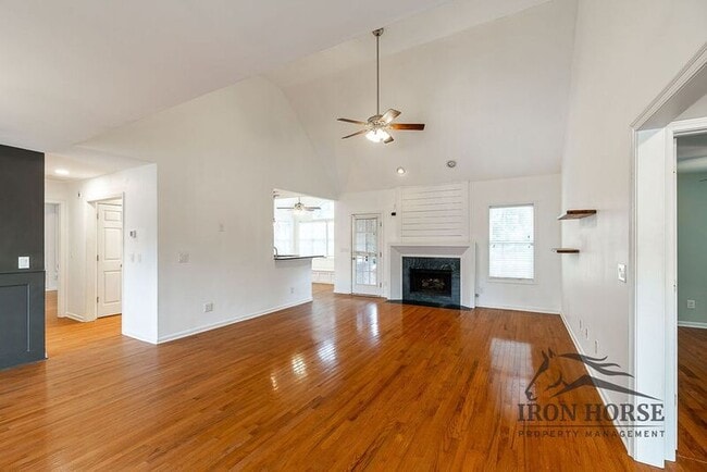 Foto del edificio - 281 Hampton Park Dr