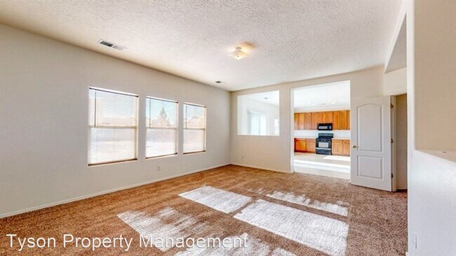 Foto del edificio - 5 br, 2.5 bath House - 6064 Crownpoint Dr