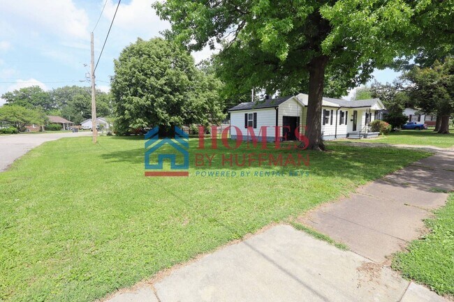 Foto del edificio - Three Bedroom House | Large Backyard