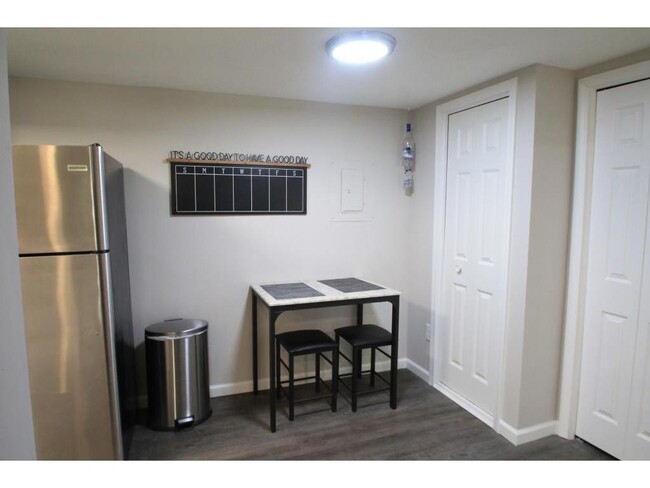 Building Photo - 6099 Courtly Alcove