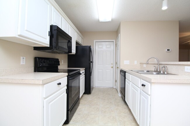 Foto del edificio - Charming 3-Bedroom Patio Home in Maple Oak...