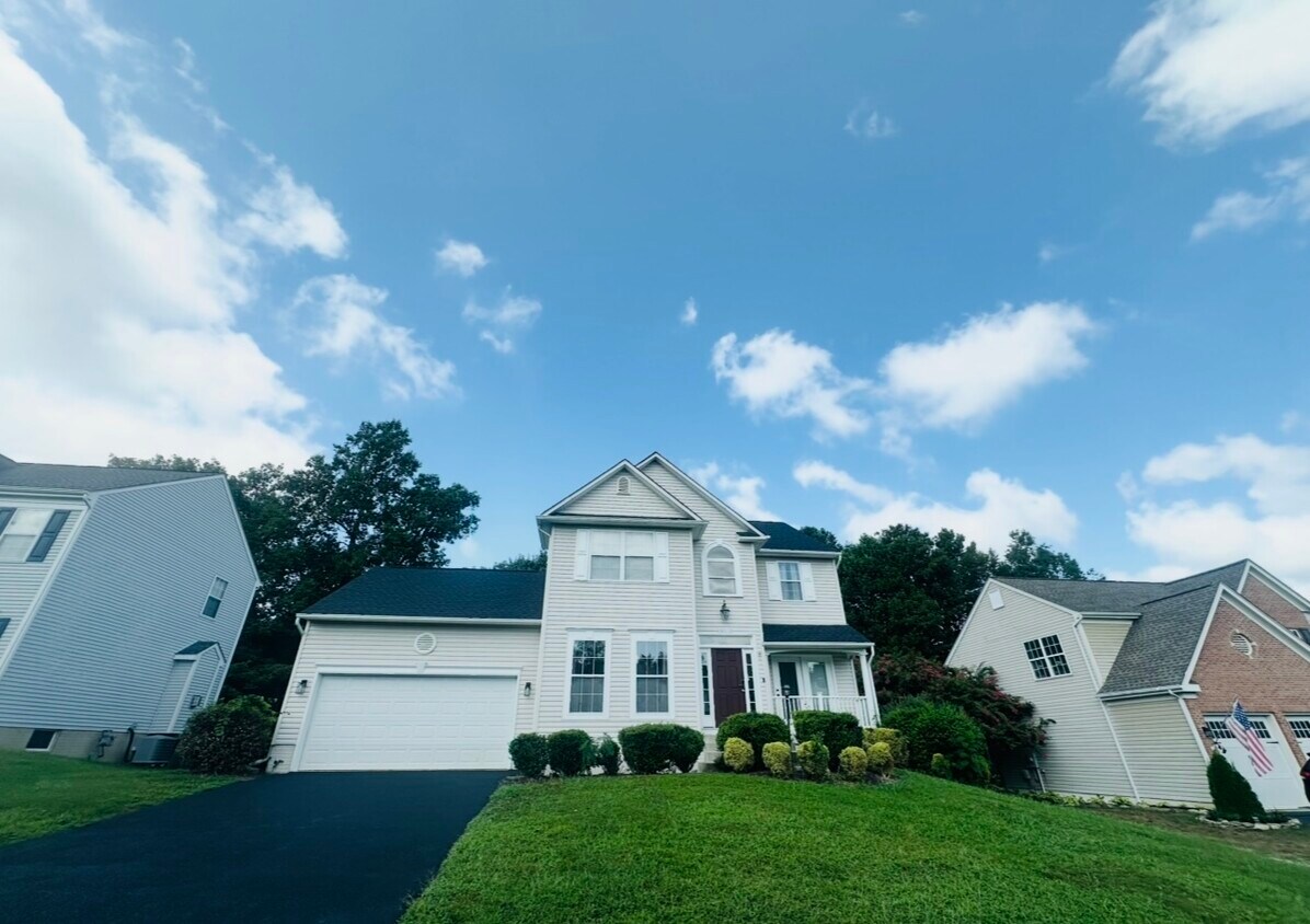 Foto principal - 10016 Carters Grove Rd