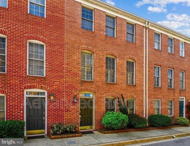 Photo - 11 W Churchill St Townhome