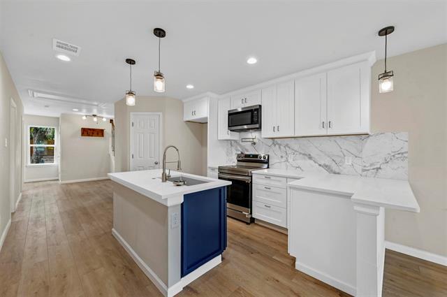 Building Photo - 2602 W Clarendon Dr