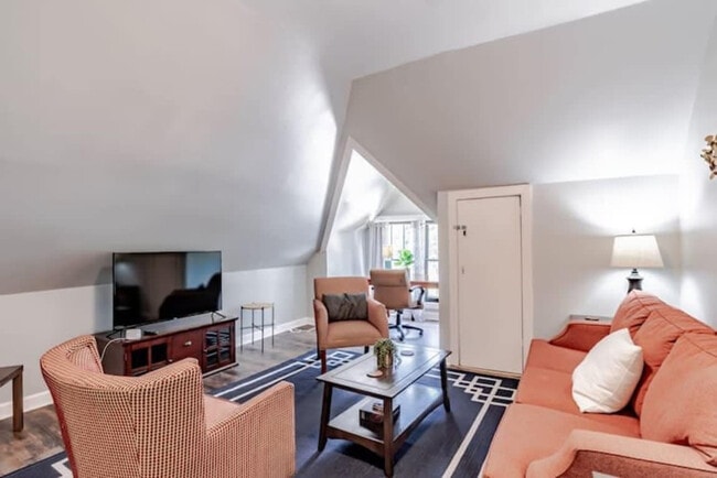 Building Photo - 57 N Ann St