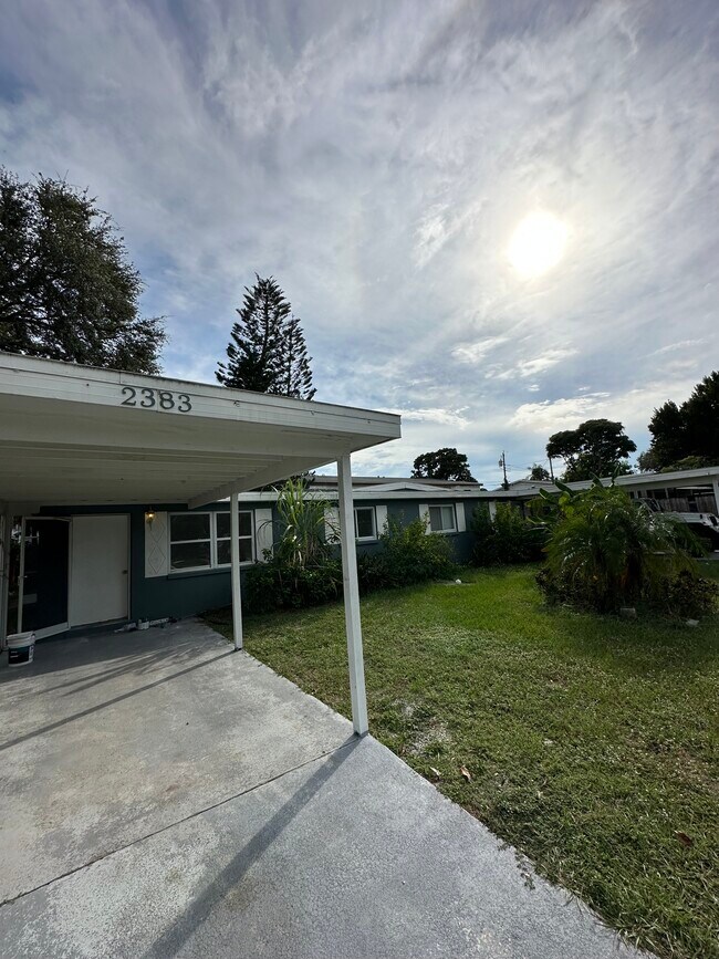 Foto del edificio - 2383 Chaucer St