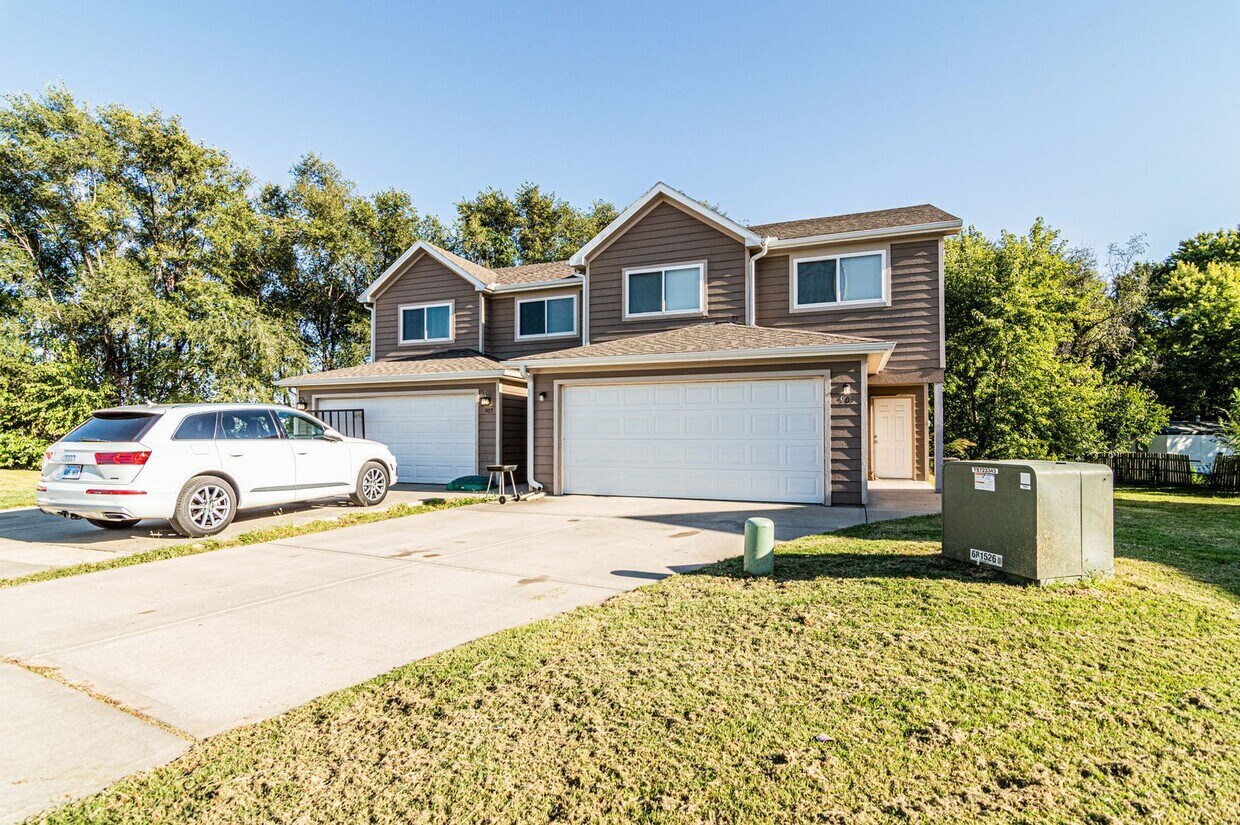 Primary Photo - Spacious Duplex