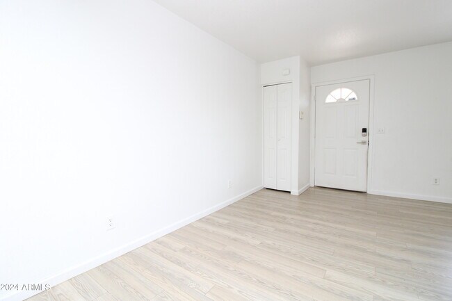 Foto del edificio - 10210 N 7th Ave